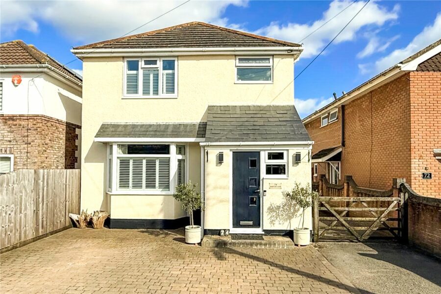 Barton Lane, Barton on Sea, New Milton, Hampshire, BH25 7PW