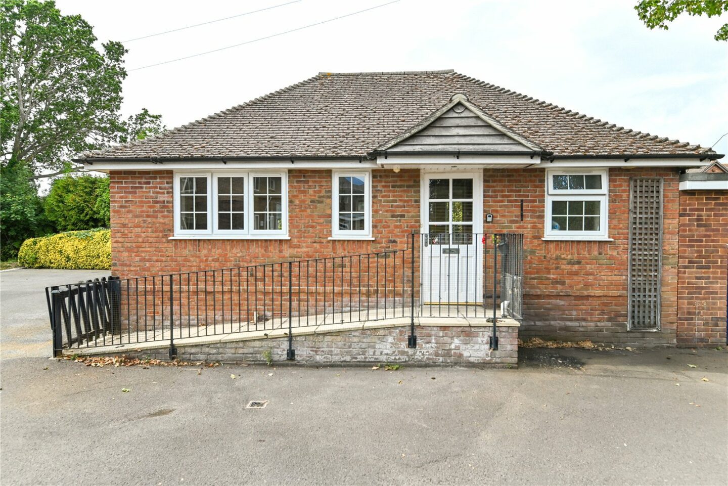 Bouverie Close, Barton on Sea, New Milton, Hampshire, BH25 7HB