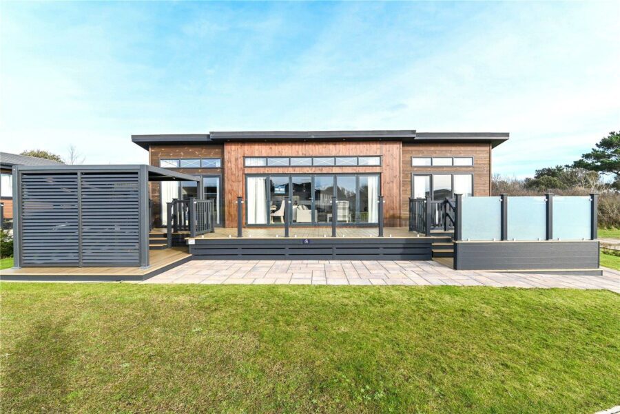 6 Jubilee Gardens, Shorefield Country Park