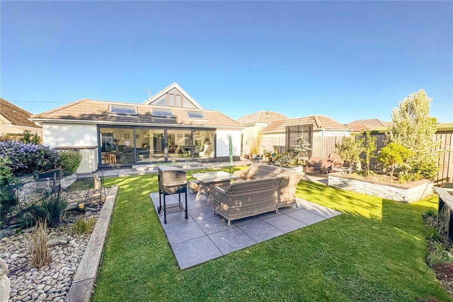 Eldon Avenue, Barton on Sea, New Milton, Hampshire, BH25 7LL
