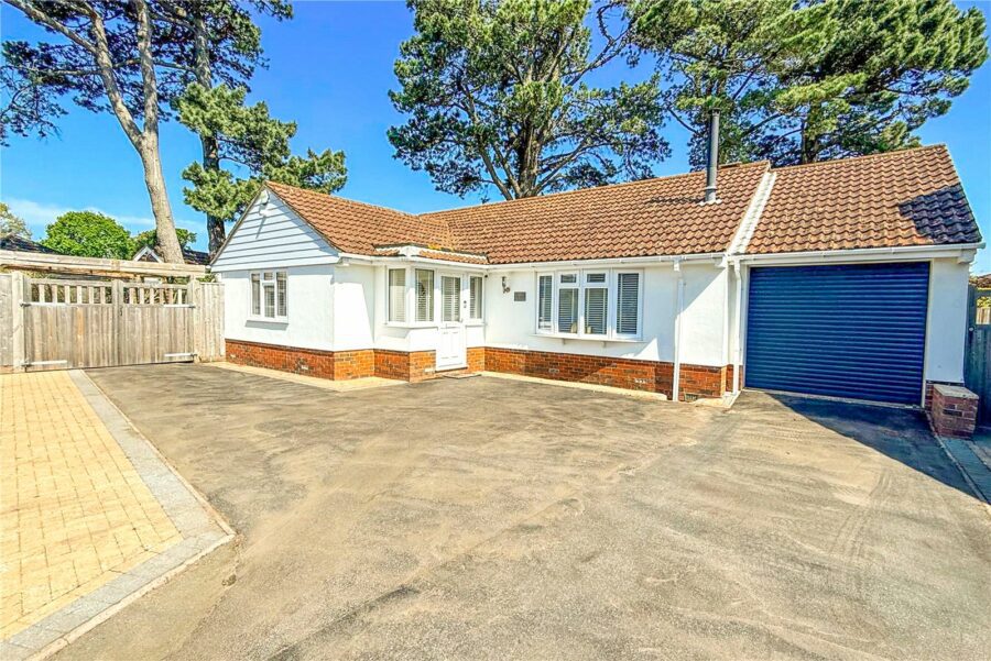 Albany Close, Barton on Sea, New Milton, Hampshire, BH25 7HE