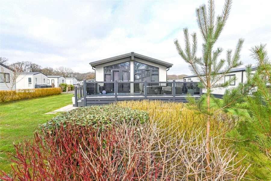 21 Aspen, Hoburne Bashley