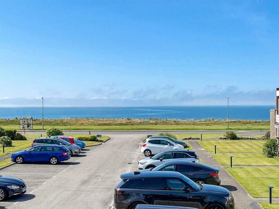 White Horses, Barton on Sea