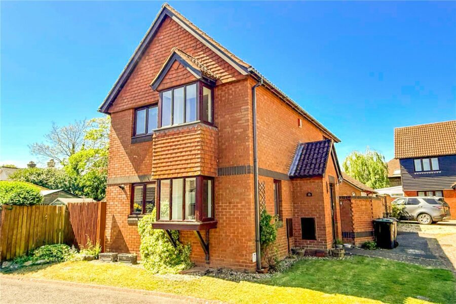 Fernglade, New Milton, Hampshire, BH25 5NZ