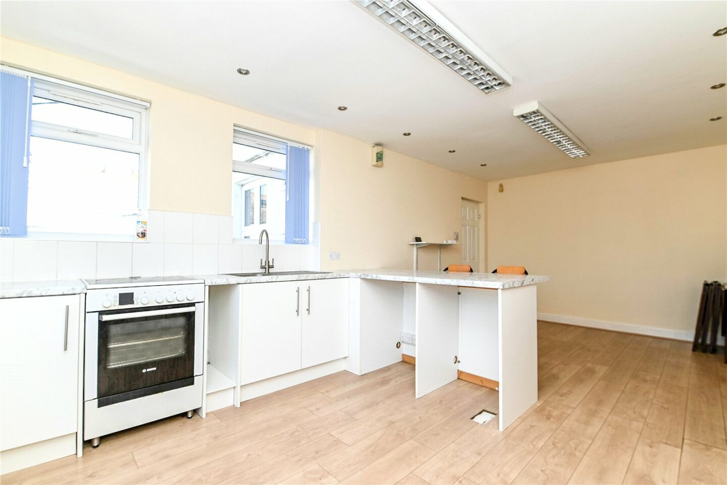 NWM260232_03.jpg