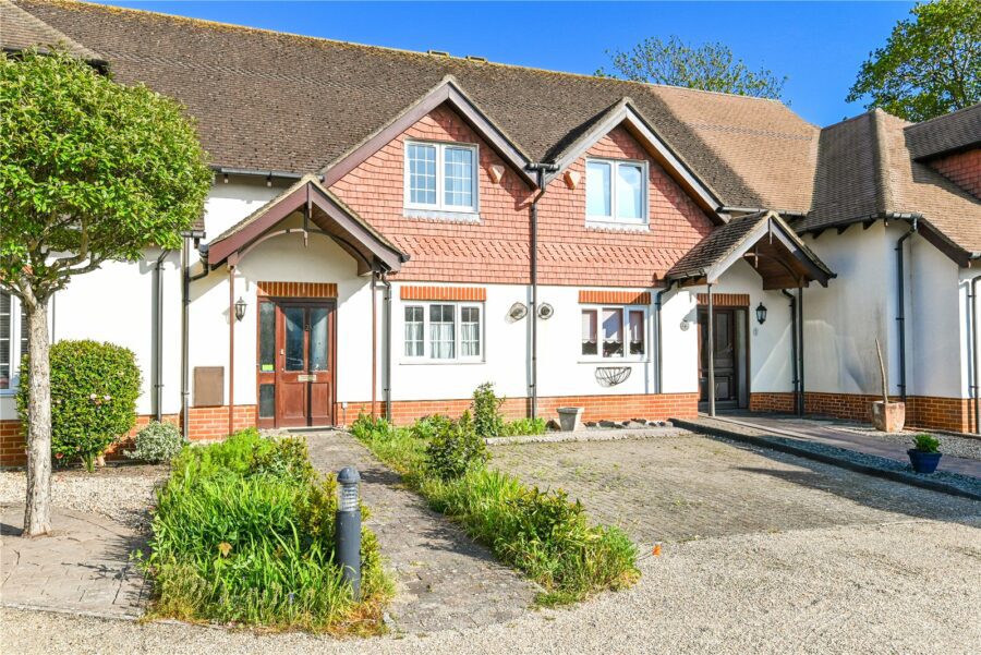 Middleton Mews, New Milton, Hampshire, BH25 7HU