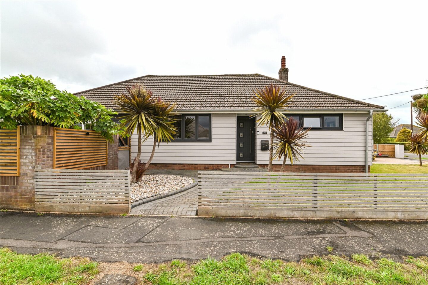 Barton Drive, Barton on Sea, New Milton, Hampshire, BH25 7JH