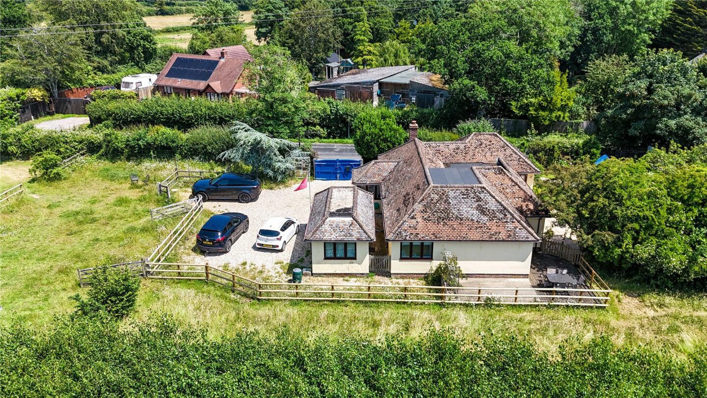 Wootton Road, Tiptoe, Lymington, Hampshire, SO41 6FT