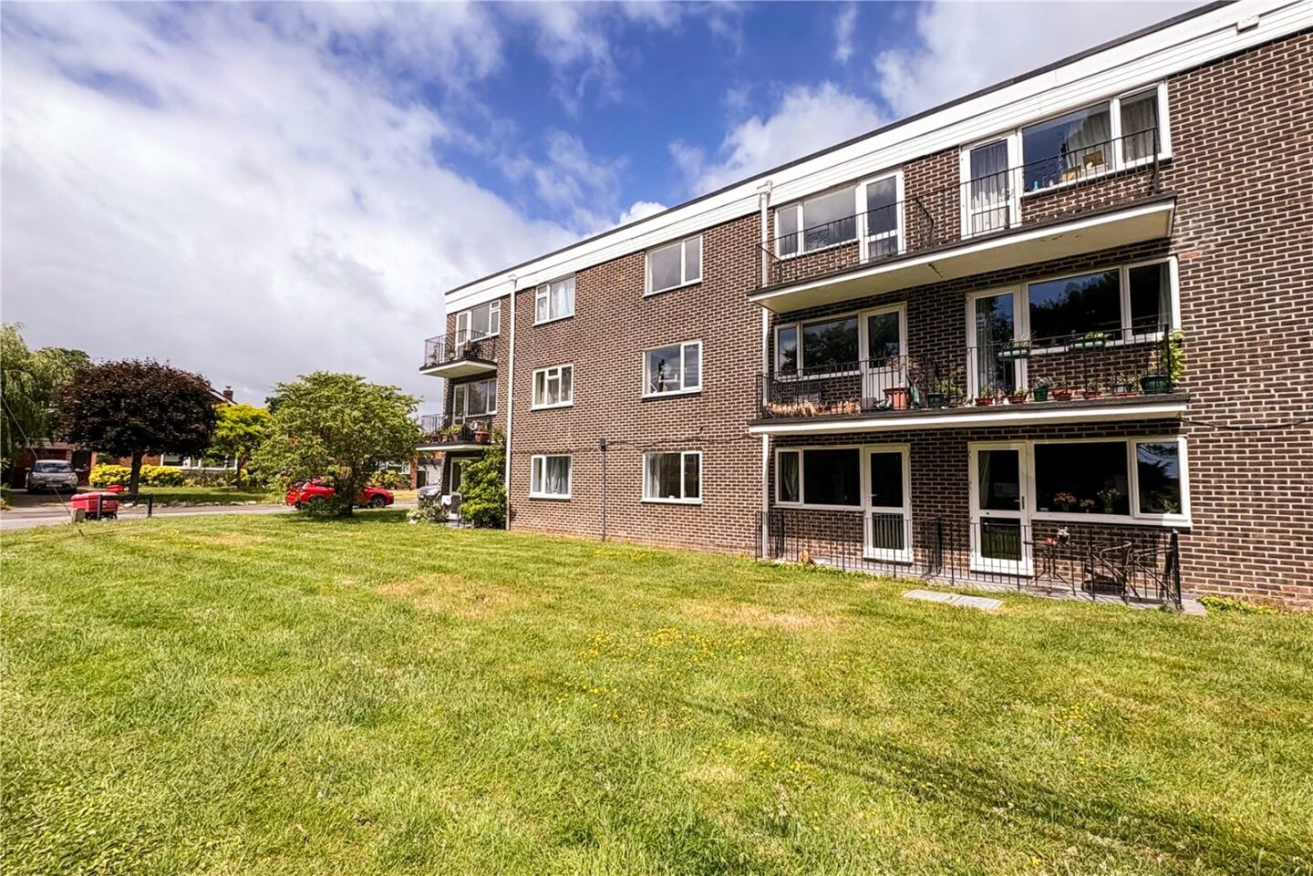 Kenilworth Close, New Milton, Hampshire, BH25 6BN