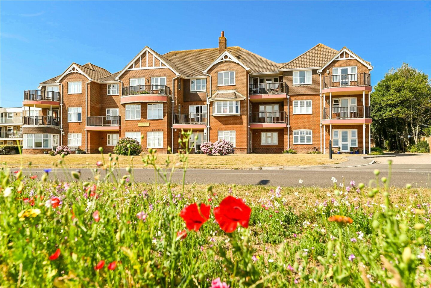 Marine Drive, Barton on Sea, New Milton, Hampshire, BH25 7EF