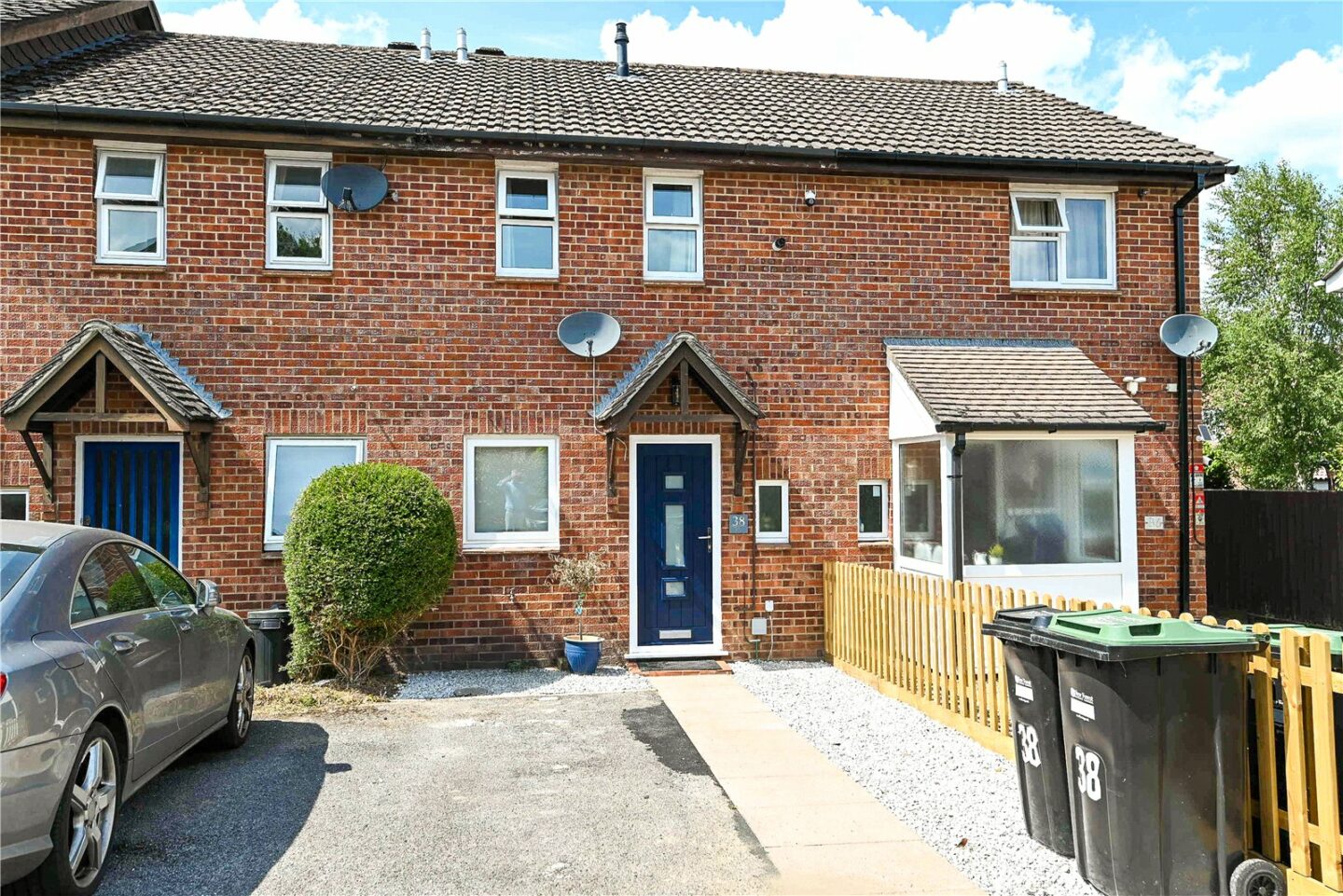 Bankhill Drive, Lymington, Hampshire, SO41 9FF
