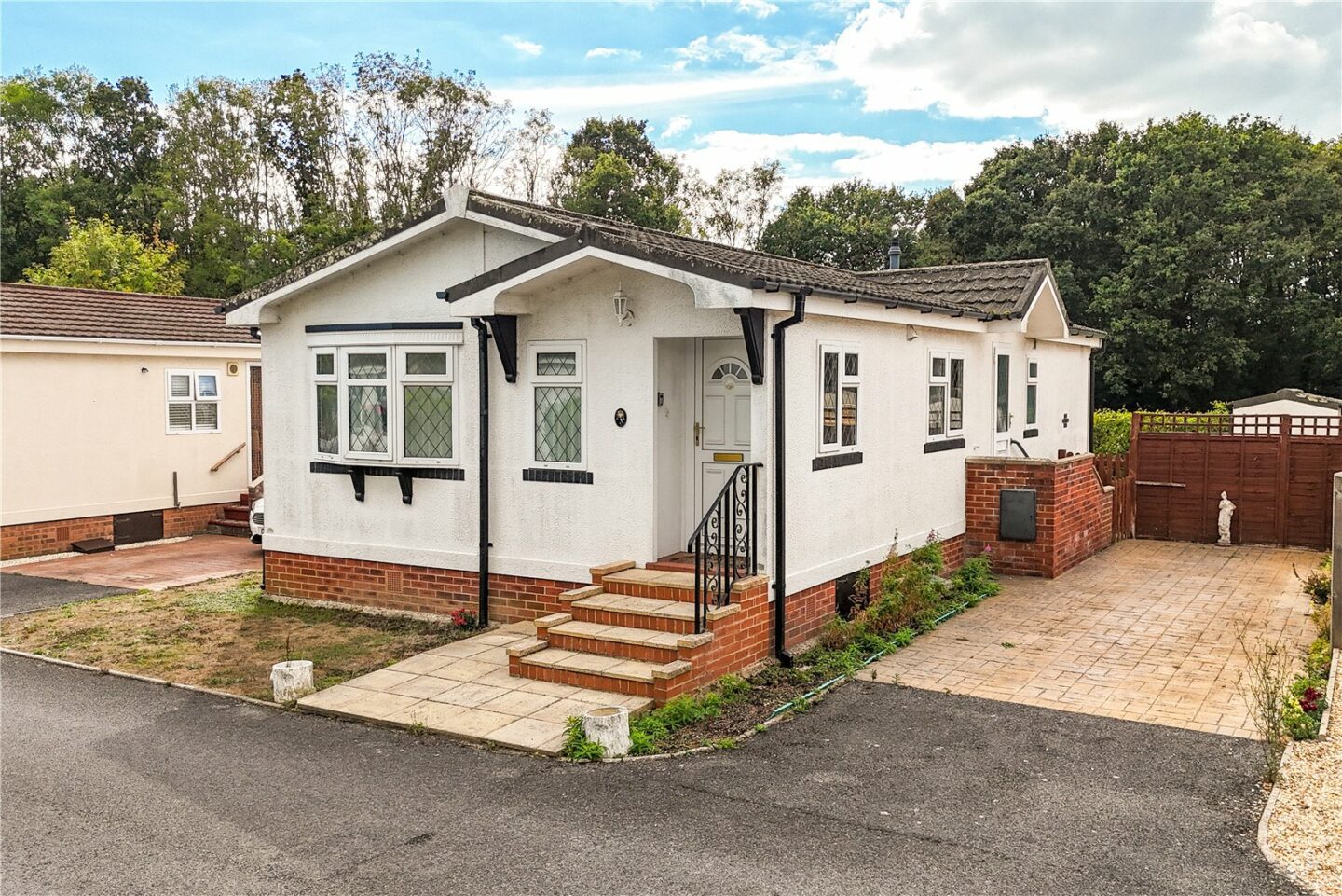 Milford Road, Everton, Lymington, Hampshire, SO41 0BA